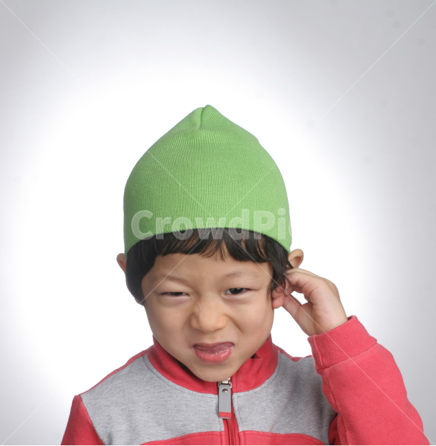 얼굴표정,남자아이,어린아이,미소,웃음,응시,관심,스마일,얼굴,사람,인물,인간,어린이,감정표현,수줍음,기분,kid,smile,human,boy,person,facial,expression,child,children,feeling,face,emotion,사람,인물,인간,human,person,얼굴표정,facial expression,face,어린이,어린아이,child,children,kid,감정표현,기분,feeling,emotion