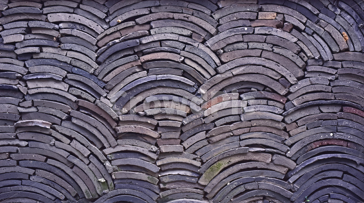 한국전통,전통패턴,기왓장,패턴,빈티지,쌓다,적재,겹치다,traditionalpattern,korean,한국적,건축자재,기와,vintage,retro,복고풍,낡은,오래된,올드,old,세월,연결,리듬,웨이브,wave,pattern,texture,텍스쳐,장식물,데코레이션,아웃테리어,인테리어,decoration,background,뉴트로,백그라운드,배경,바탕,텍스처,질감,패턴,texture,pattern