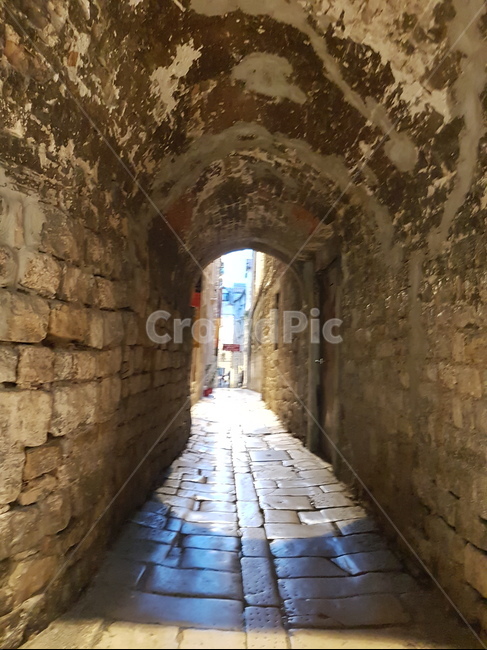 walkway,path,통로,flagstone,sidewalk,포장,pavement,판석,보도,croatia,뒷골목,좁은골목,크로아티아,스플리트