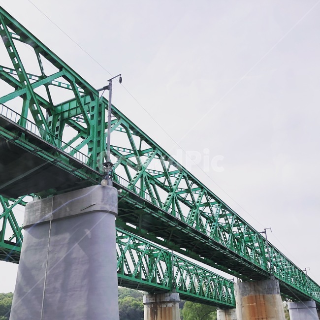 building,건물,bridge,다리,철길