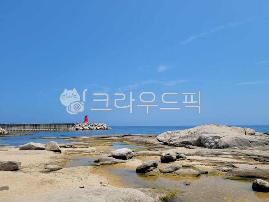 sky,Cheonggan Beach,water,sea,building,Gangwondo,rock,horizon,Beach,ocean,waterfront,Goseonggun,tower