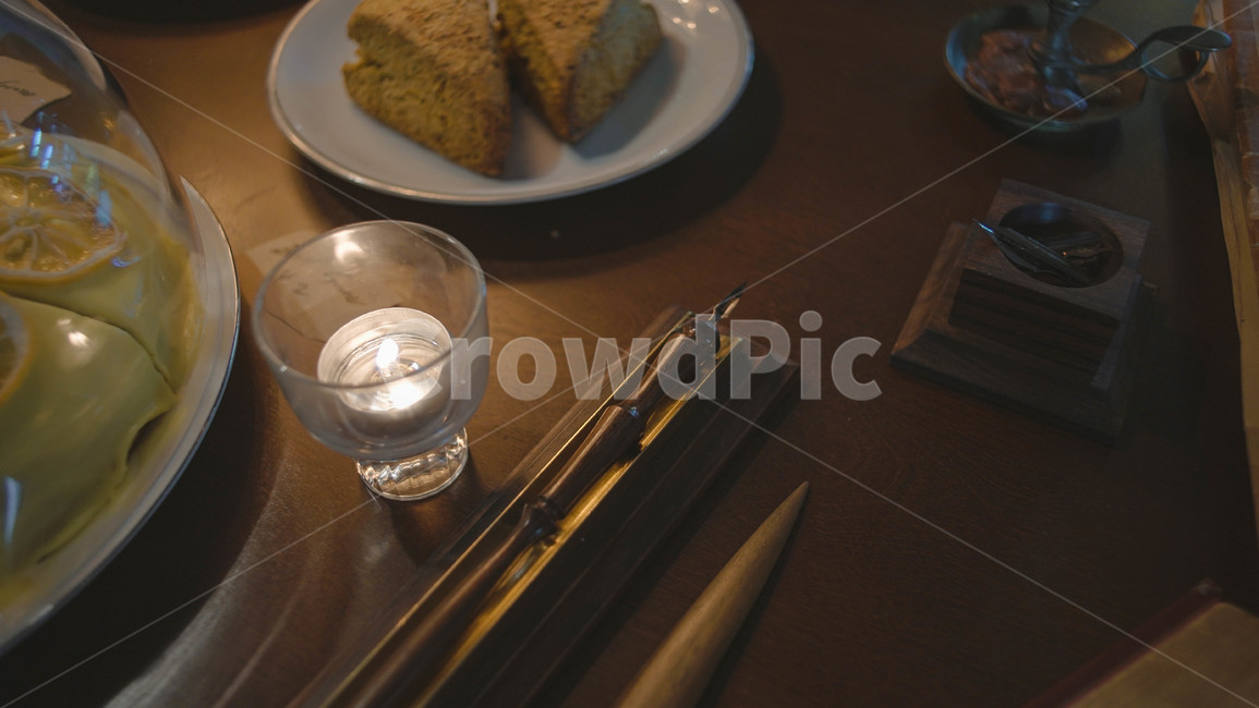 초,접시,만년필,볼펜,감성사진,테이블,음식,식재료,요리,food,cook,meal,dishes,food reserves,빵,bread,디저트,간식,후식,dessert,snack