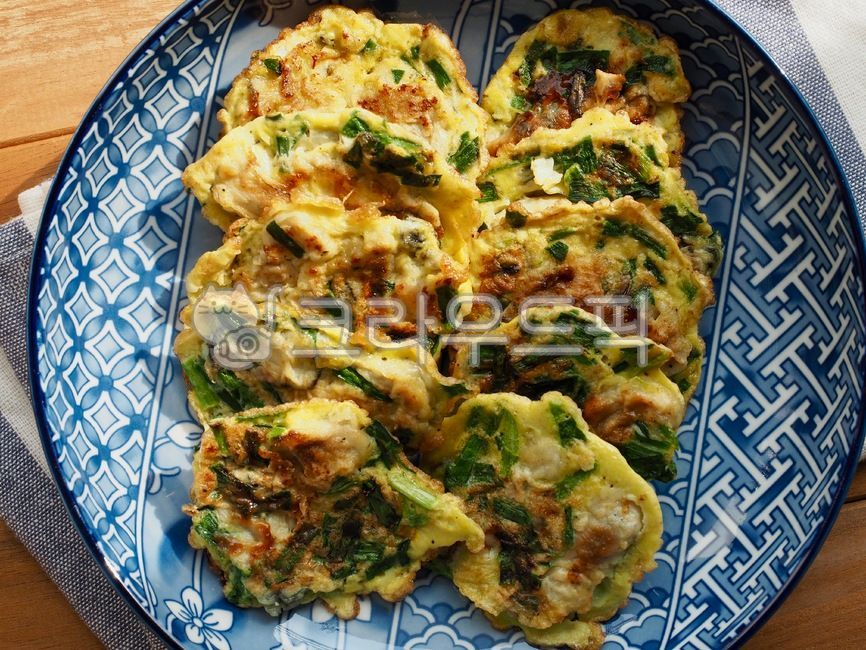 설날사진공모전,굴,전,굴부침개,요리,식사,굴전,부침개,간장,한국음식,아시아음식,배경,웰빙,oyster,oysterpancake,koreanpancake,soysauce,food,koreanfood,asianfood,background,wellbeing,한식,전통음식,한국전통음식,한국음식문화,음식문화,전통문화,traditionalfood,koreantraditionalfood,koreanfoodculture,foodculture,traditionalculture,설날,추석,음식,추석음식,설날음식,명절,명절음식,음식,식재료,요리,food,cook,meal,dishes,food reserves,한식,한국음식,한국요리,korean food,korean dishes,korean meal,korean cook