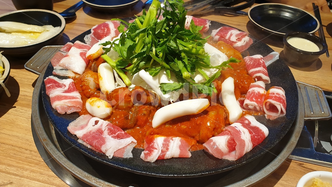 주꾸미삼겹살,주꾸미볶음,철판요리,대패삼겹살,한식,돼지고기,삼겹살,음식,식재료,요리,food,cook,meal,dishes,food reserves