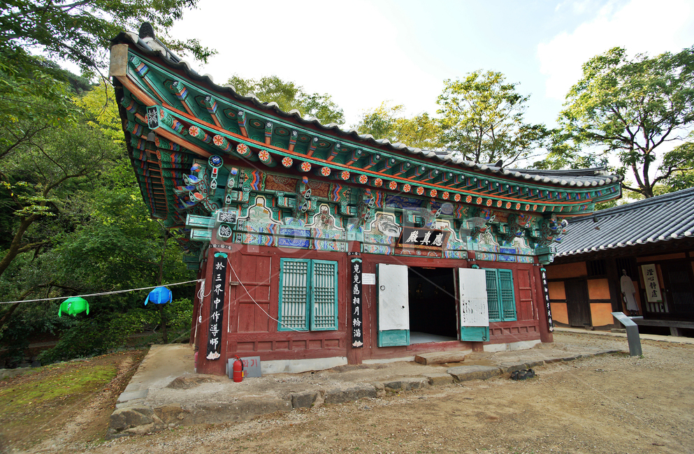 마곡사,응진전,공주,태화산,유네스코세계문화유산,고건축,불교사찰,나한전,아라한,한국전통,한국문화,korean traditional,korean culture,건축물,건물외관,exterior,building,structure,architecture,construction