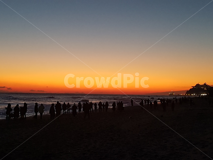 바다,sea,자연,nature,대양,ocean,outdoors,옥외,water,물,바닷가,beach,redsky,붉은하늘,파도,wave,인간,human,person,사람,sky,하늘,새벽,dawn,자연,풍경,nature,landscape
