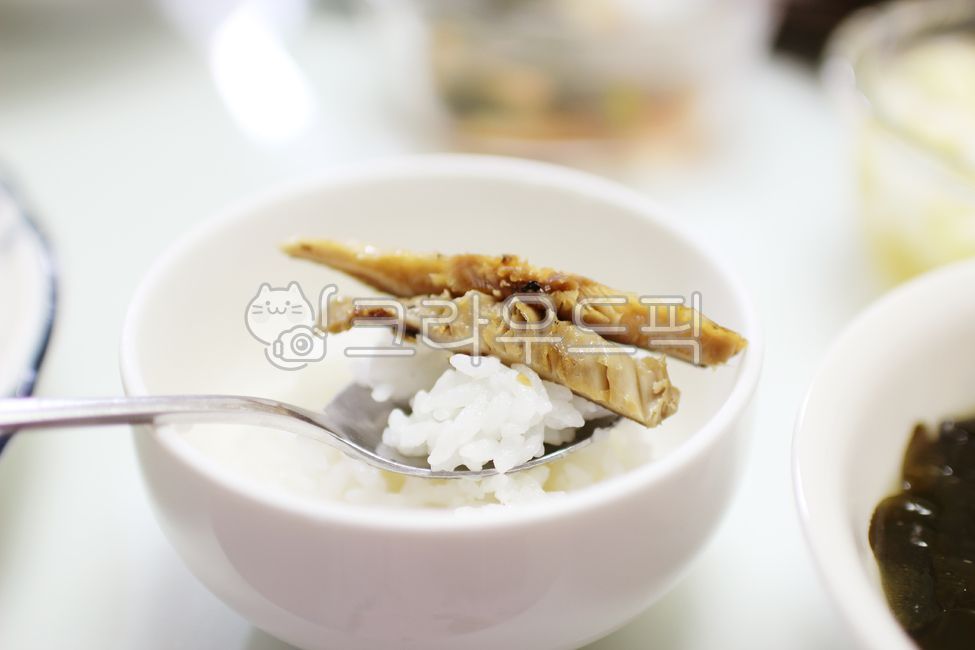Stirfried mushrooms,side dish,one spoon,elevation,Stirfried Shiitake,cold,Stirfried Shiitake Mushrooms,rice,Shiitake mushrooms