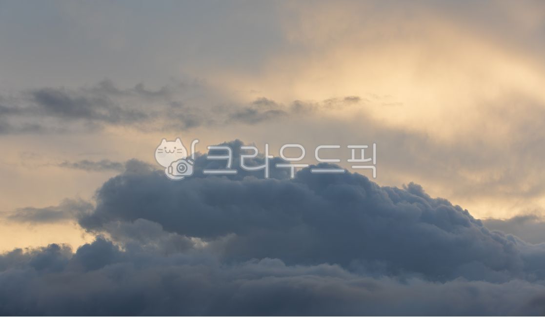 sky,nature,magnificent,sunset light,sun,Orange,cloud,outdoor,orange,sunlight,dark clouds,cumulus,covered,weather,nightfall