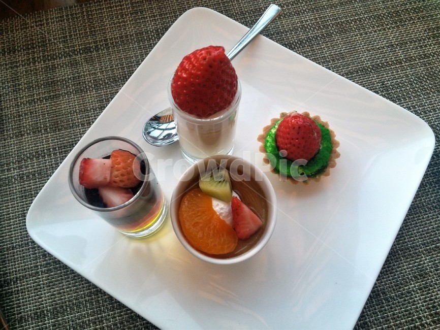 딸기,디저트,에피타이져,브런치,접시,화이트접시,음식사진,dessert,strawberry,사각접시,디저트,간식,후식,dessert,snack