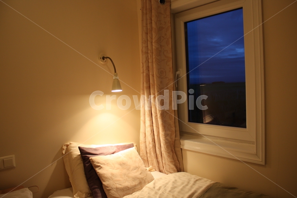 침실,창문,침대,전등,밤,저녁,휴식,힐링,rest,relaxation,healing,인테리어,실내디자인,interior design