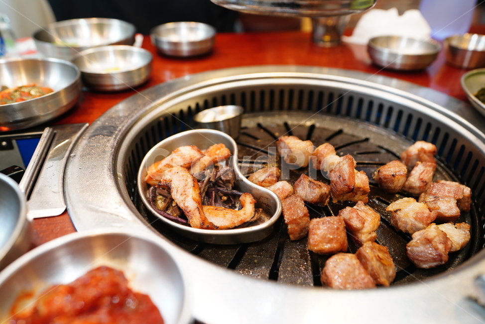 삼겹살,고기,육류,육식,음식,식사,안주,먹거리,불판,구이,돼지,음식,식재료,요리,food,cook,meal,dishes,food reserves,육류,고기,meat