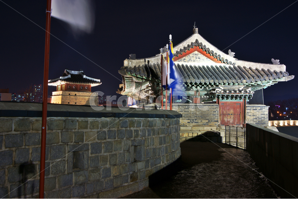 화서문,서문,성곽,서북공심돈,수원화성,수원,유네스코세계문화유산,야경,보물제403호,옹성,야경,밤,풍경,nightscape,night,landscape,한국전통,한국문화,korean traditional,korean culture,건축물,건물외관,exterior,building,structure,architecture,construction,건물