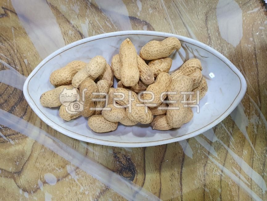 side dish,snack,Korean food,restaurant,Korean side dishes,peanut,bowl,Korean restaurant,Korean local food,food