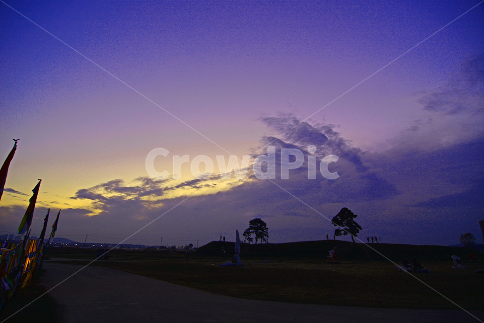역광,실루엣,청주,정북동토성,정북토성,일몰,sunset,노을,왕따나무,나무한그루,소나무,backlight,자연,풍경,nature,landscape,person,감정표현,기분,feeling,emotion,character,human,direction,concept,silhouette,outdoors,옥외,충청도,붉은하늘