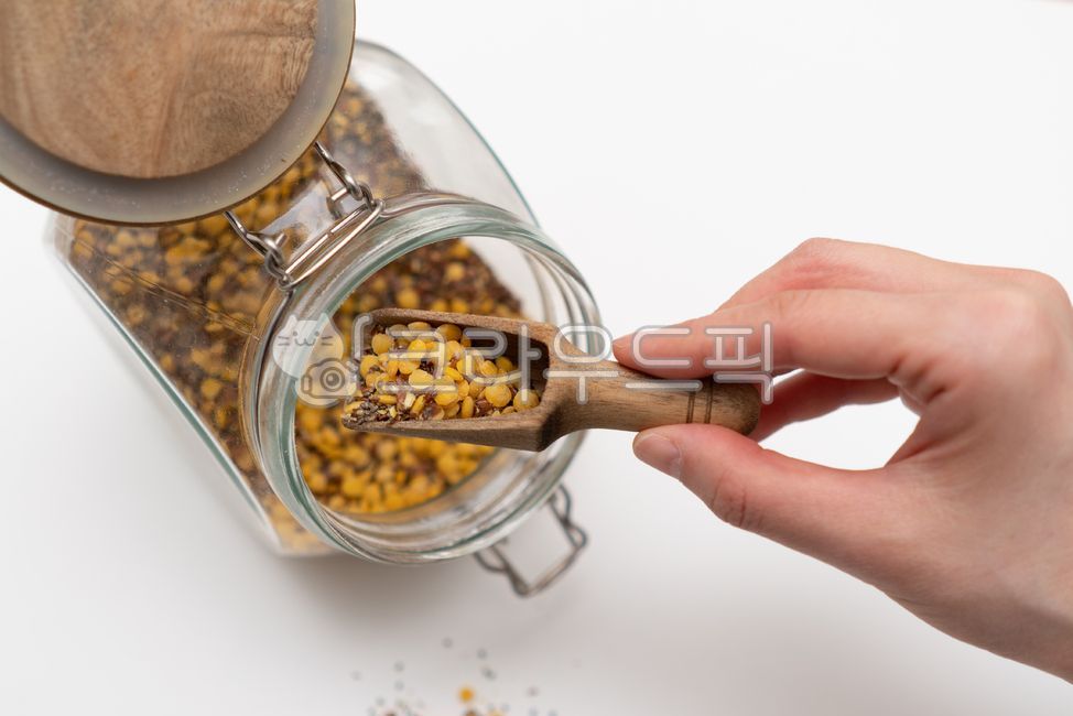 렌틸콩,노란렌틸콩,잡곡,곡물,우드스푼,유리병