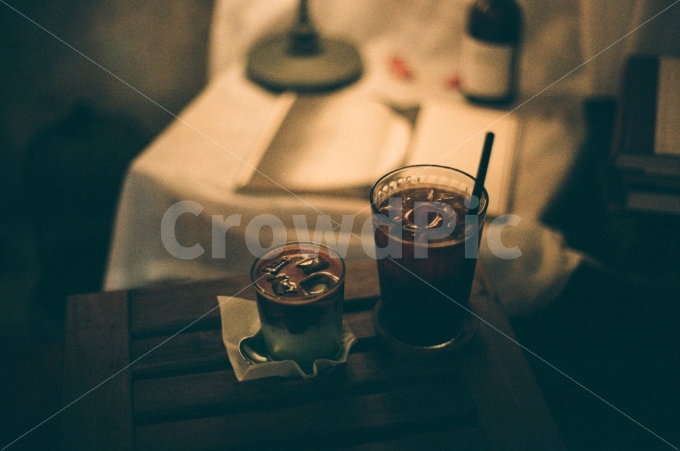 복고풍,식탁,조명,감성사진,따뜻한사진,카페,커피,아늑함,독서,가을,꽃병,드라이플라워,커튼,책,retro,table,lighting,sensitive,warm,cafe,coffee,book,reading,pot,fall,dryflower,curtain,film,커피,카페,coffee,cafe,감성,sensible,feeling,연출,컨셉,콘셉,direction,concept