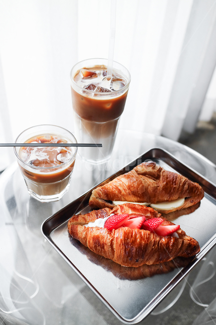 카페,cafe,커피,coffee,크로와상,크루와상,크로아상,크루아상,croissant,디저트,dessert,음식,음료,음식,식재료,요리,food,cook,meal,dishes,food reserves,빵,bread,디저트,간식,후식,dessert,snack,커피,카페,coffee,cafe