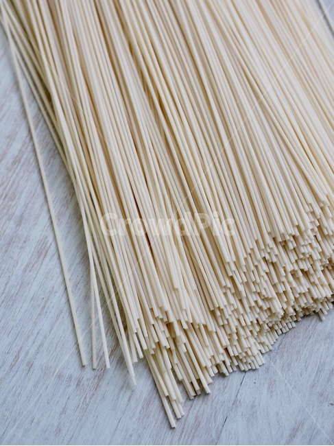 국수,건조식품,말린국수,음식,배경,흰색,한국음식,아시아음식,음식재료,noodle,driedfood,driednoodle,food,background,white,koreanfood,asianfood,foodingredients,음식,식재료,요리,food,cook,meal,dishes,food reserves