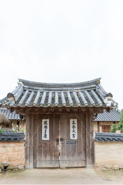 기와,선,대문,전통,문화유산,민속마을,고택,한국전통,한국문화,korean traditional,korean culture,건축물,건물외관,exterior,building,structure,architecture,construction