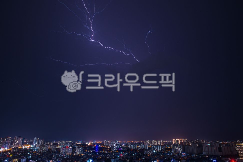 night view,Saigon,city,thunderbolt,ho chi minh,White space,space,meteorological phenomenon,thunderstroke,weather,cityscape,lightning,sky,storm,nature,metropolis,vietnam,electricity,Lightning,thunderstorm,Wallpapers