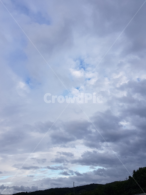 구름,하늘,푸른하늘,뭉게구름,하얀구름,흰구름,파란하늘,나무,햇살,cloud,sky,bluesky,tree,맑은하늘