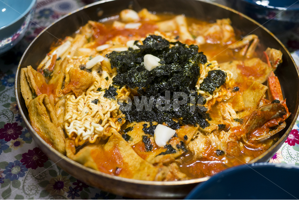 라볶이,떡볶이,간식,저녁,김가루,꽃게,얼큰한,따끈한,맛있는,매운,어묵,오뎅,떡,라면,김,집밥,식사,음식,식재료,요리,food,cook,meal,dishes,food reserves