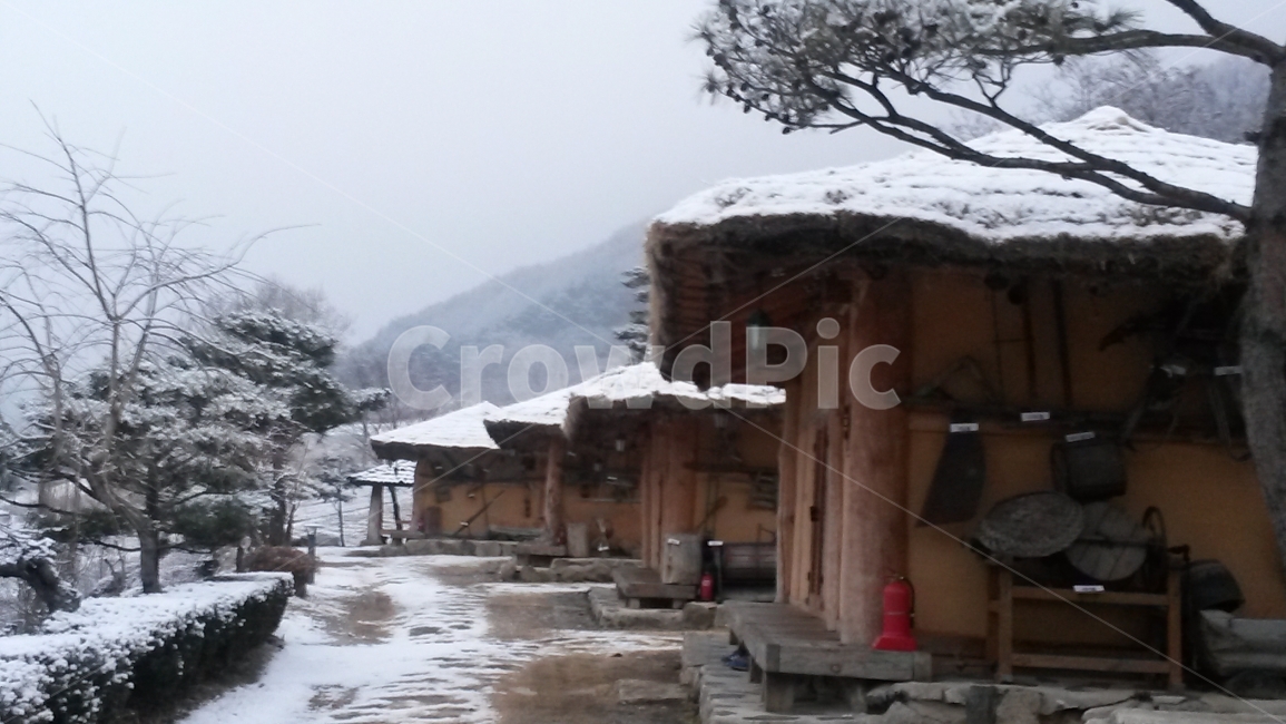 눈,겨울,시골집,초가집,전원,겨울풍경,목가적,snow,겨울,계절,winter,season,시골,마을,풍경,landscape,country,rural,town,한국전통,한국문화,korean traditional,korean culture