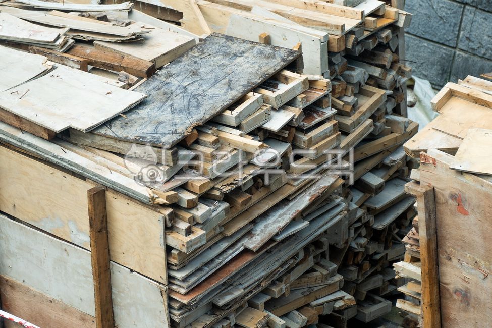 건물쓰레기,나무자재,건설자재,건물공사,공사자재,산업쓰레기,목재,나무
