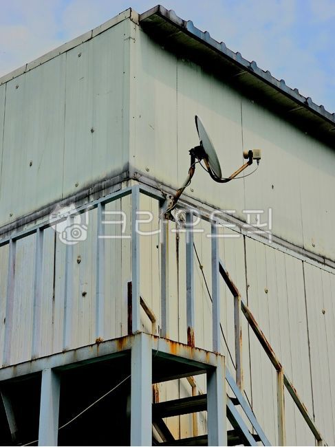 창고,폐건물,옥상,폐가,계단,폐공장,구멍벽,factory,abandonedfactory,abandonedbuilding,holes,holesinwall,구명벽,벽구멍,구멍빛,warehouse,웨어하우스,트러스,건축물,건물외관,exterior,building,structure,architecture,construction