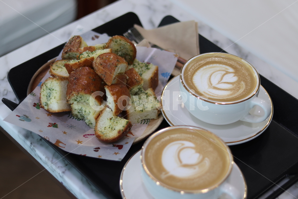 디저트,카페,빵,간식,커피,마늘바게트,카페라떼,coffee,수다,라떼아트,후식,요리,음식,식재료,요리,food,cook,meal,dishes,food reserves,디저트,간식,후식,dessert,snack,커피,카페,coffee,cafe