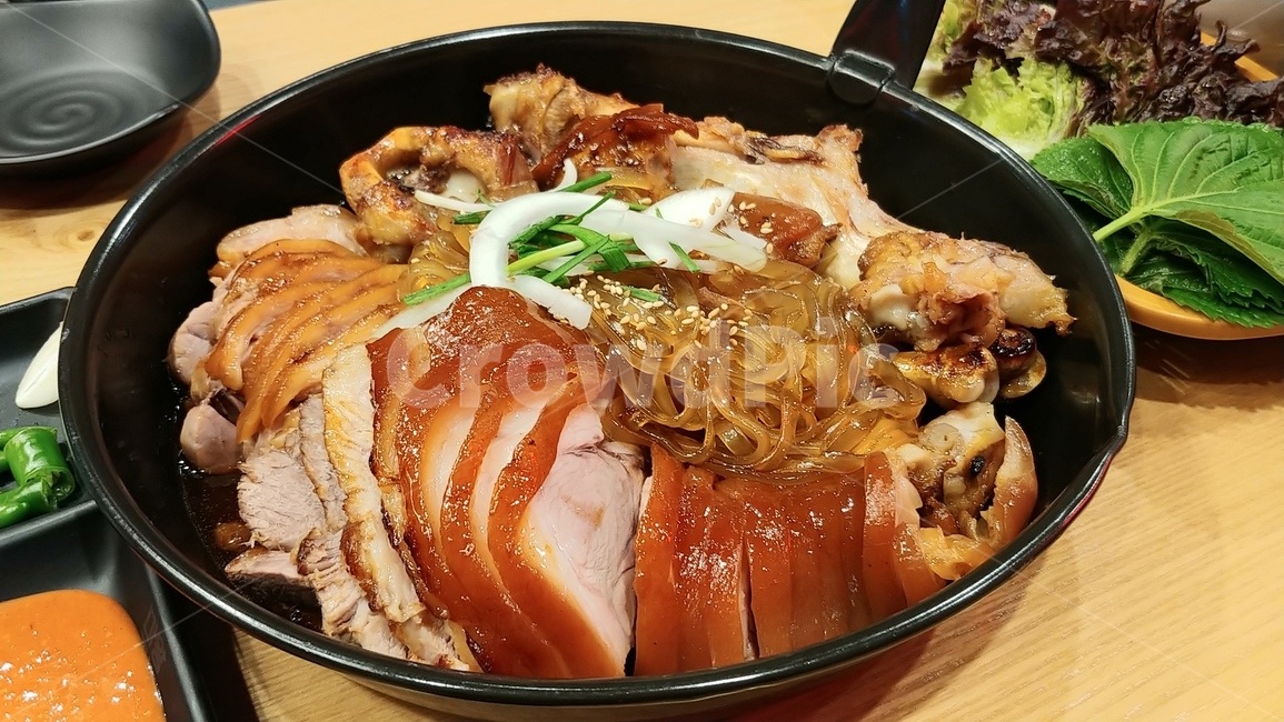 족발,육류,고기,야식,당면,koreanfood,koreandishes,요리,cook,meat,콜라겐,한식,돼지고기,pork,맛집,한국요리,안주,먹거리,음식,식재료,요리,food,cook,meal,dishes,food reserves,육류,고기,meat,한식,한국음식,한국요리,korean food,korean dishes,korean meal,korean cook