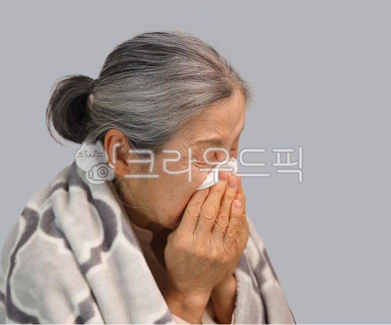 기침,재채기,감기,바이러스,인플루엔자,증세,코로나,질환,질병,노인,노인질병,어르신,할머니,겨울,추위,오한,콧물,코막힘,콧물감기