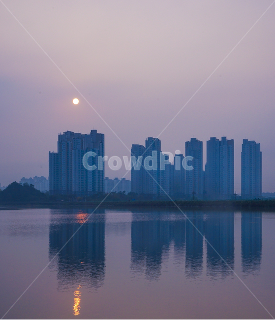호수,저수지,왕송지,여명,반영,투영,도시,풍경,city,landscape,한국도시풍경,한국도시경관,korea cityscape,building,건물,office building,사무실 건물