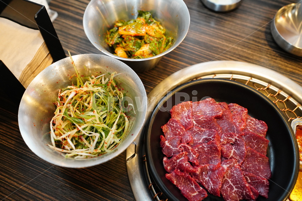 육사시미,소고기,한우,음식,술안주,안주거리,육식,육류,날것,소,색감,레드,한식