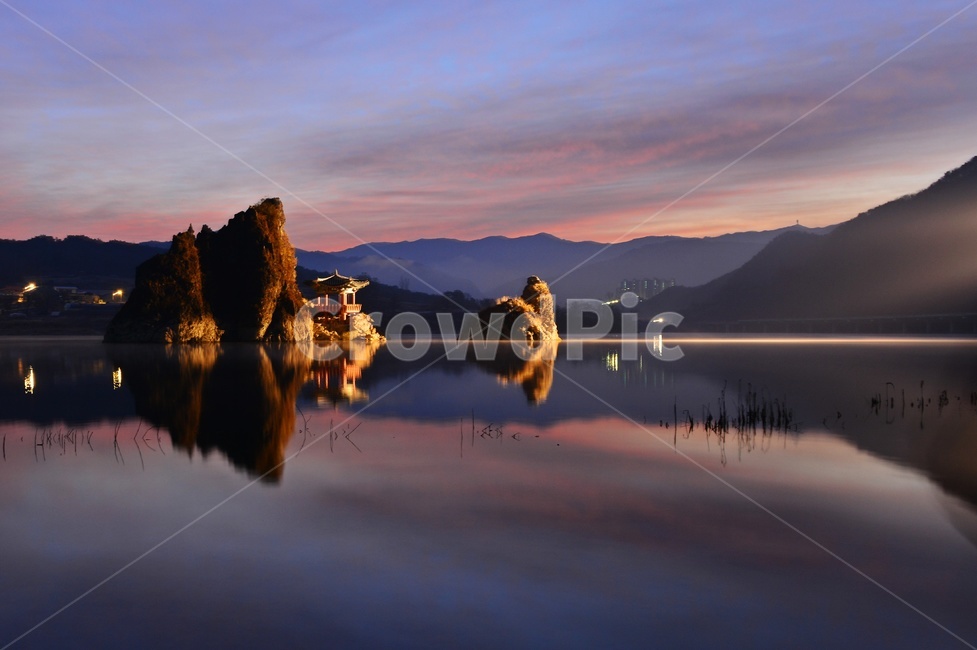 충북,단양,도담삼봉,아침,여명,일출,반영,nature,자연,outdoors,옥외,land,땅,dawn,새벽,redsky,붉은하늘,sky,하늘,water,물,자연,풍경,nature,landscape,한국자연풍경,한국자연경관,korea nature landscape