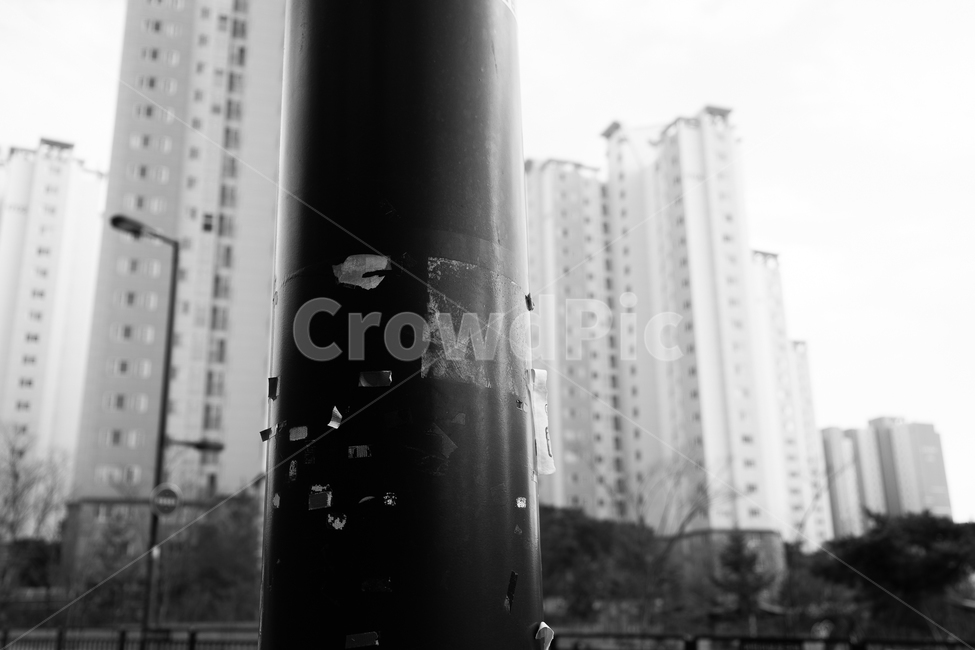 가로등,전봇대,자국,흔적,전단지,building,architecture,urban,흑백
