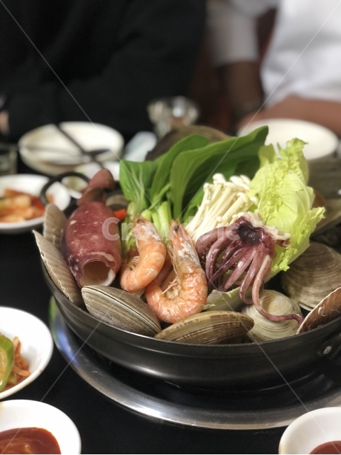 해물,해산물,해물탕,오징어,새우,배추,조개,조개탕,한식,국물