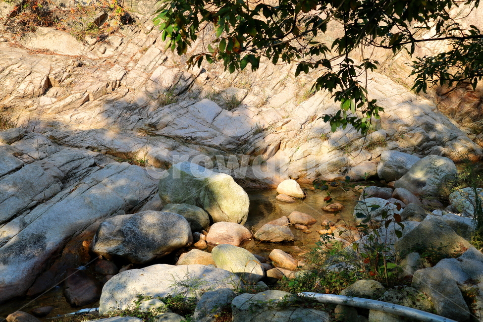 북한산,계곡,물,자연,풍경,개천,돌,바위,공원,국립공원,북한산국립공원,산책로,나무,식물,나뭇잎,맑은물