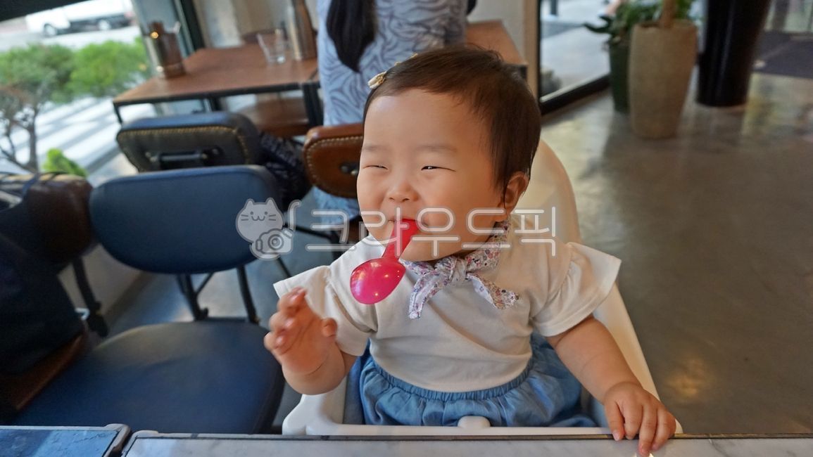 아기,돌아기,딸,갓난아기,아가,귀여운,만0세,1세,웃음,restaurant,레스토랑,person,사람