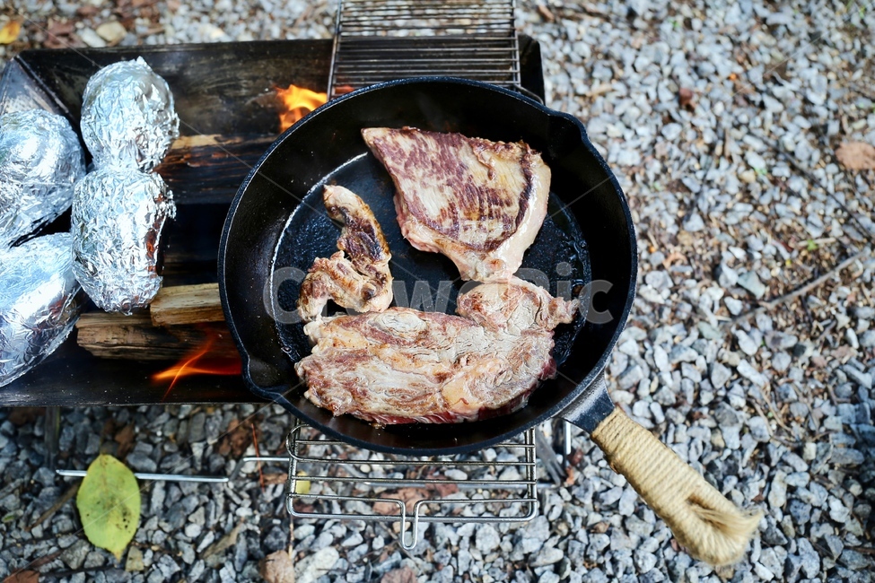 캠핑,주물팬,화로대,바베큐,캠핑요리,캠핑용품