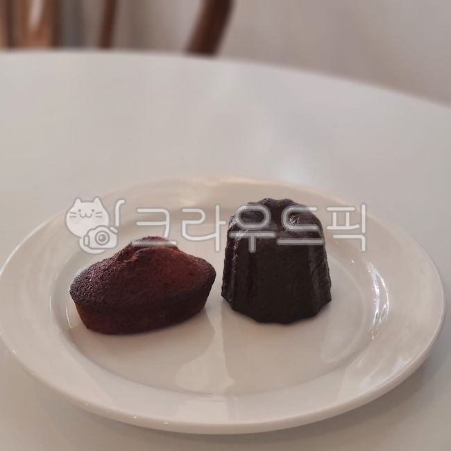 restaurant,canel,Vanilla Cannele,At the time of Hwinang,food