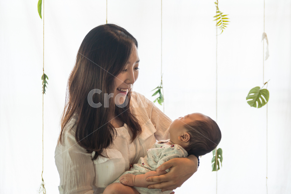 엄마,아기,표정,웃음,육아,애기,갓난아기,신생아,어머니,모자,가족,미소,인물,사람,모델,귀여운,작은,여성,여자,아름다운,모성,출산,행복한,화목한,즐거운,사람,인물,인간,human,person,얼굴표정,facial expression,face,여성,여자,woman,female,lady,가족,패밀리,family,영유아,아기,애기,아이,infants,baby,감정표현,기분,feeling,emotion