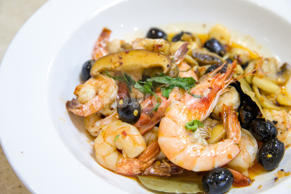 cooked,cuisine,delicious,dinner,dish,food,fresh,gambasalajillo,gourmet,healthy,lunch,meal,olive,plate,restaurant,sauce,seafood,shrimp,tasty,감바스,새우,해물요리,유럽전통요리,유럽음식,마늘,갈릭,음식,식재료,요리,food,cook,meal,dishes,food reserves,양식,서양음식,서양요리,western food,western dishes,western meal,western cook