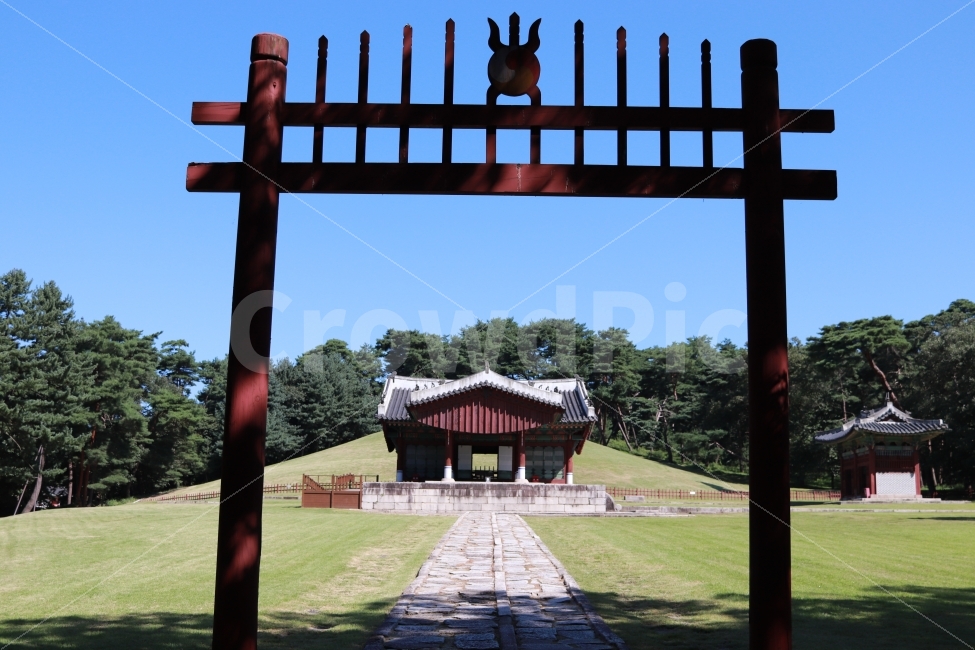 동구릉,세계문화유산,문화유산,수릉,왕의문,왕의길,역사건물,파란하늘,랜드마크,landmark,tourist attraction,한국전통,한국문화,korean traditional,korean culture