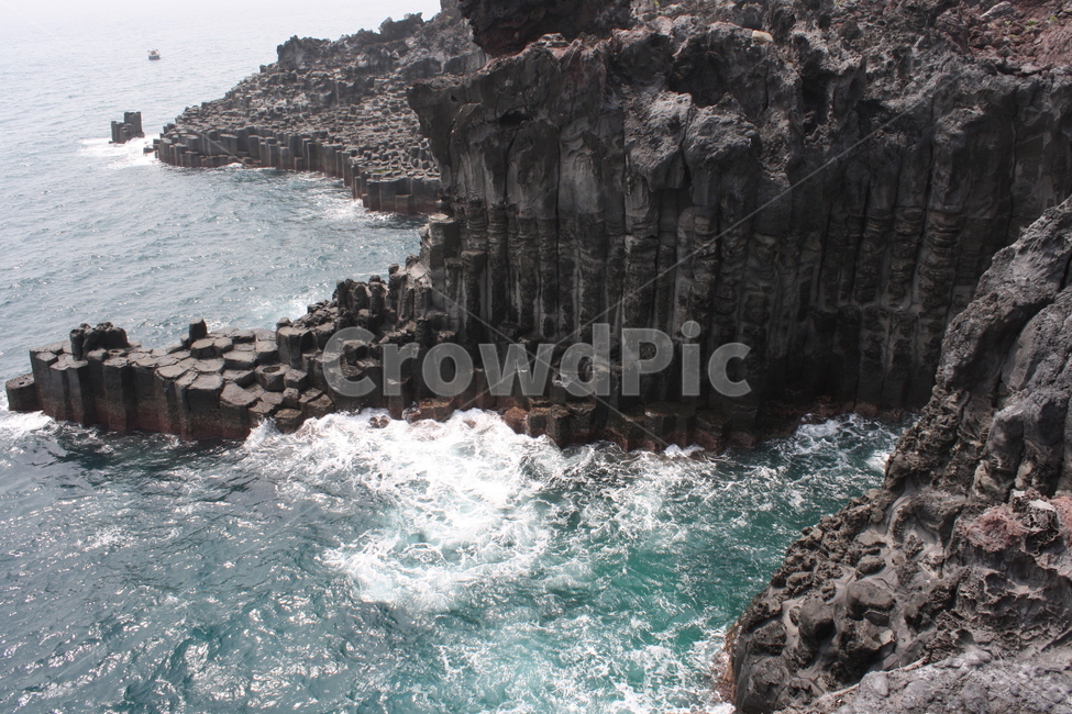제주도,주상절리,제주주상절리,파도,바다,자연,풍경,nature,landscape,한국자연풍경,한국자연경관,korea nature landscape,제주도,jeju,jeju island,outdoors,옥외,cliff,낭떠러지,promontory,곶