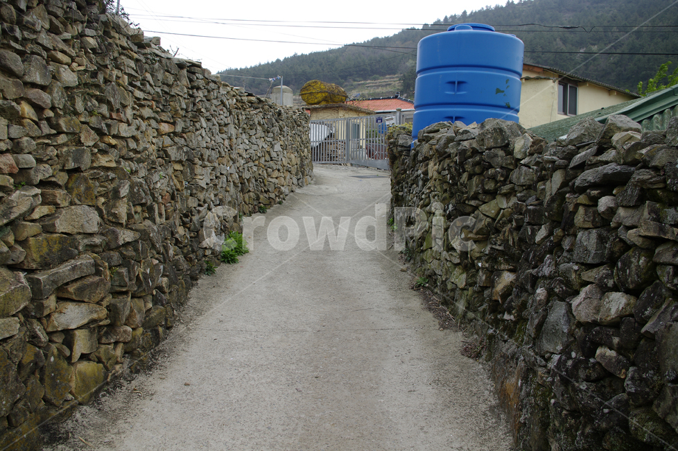골목길,돌담길,돌담,집,시골,길,시골,마을,풍경,landscape,country,rural,town,골목길,alley,wall,벽,gravel,자갈,dirt road,흙길,road,도로