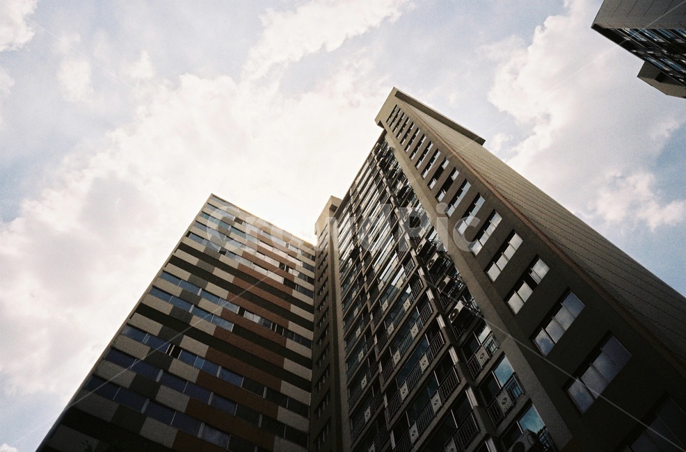 아파트,건물,하늘,구름,햇빛,apartment,buildings,sky,cloud,lightofthesun,landscape,풍경