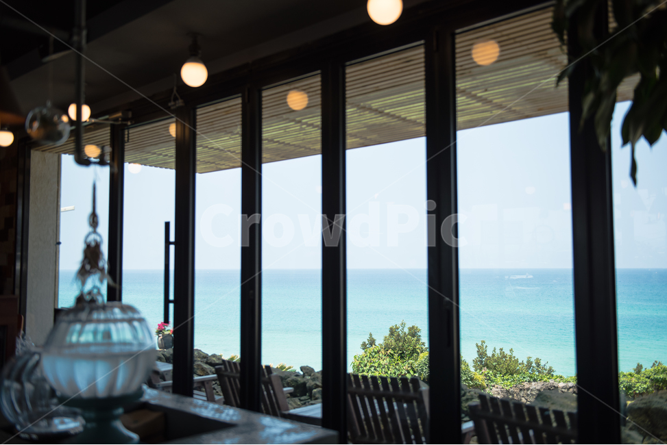 카페,바다,제주도,바캉스,휴가,휴식,푸른,시원한,릴렉스,편안한,상쾌한,기분좋은,여름,방학,창문,테라스,물,하늘,인테리어,실내디자인,interior design