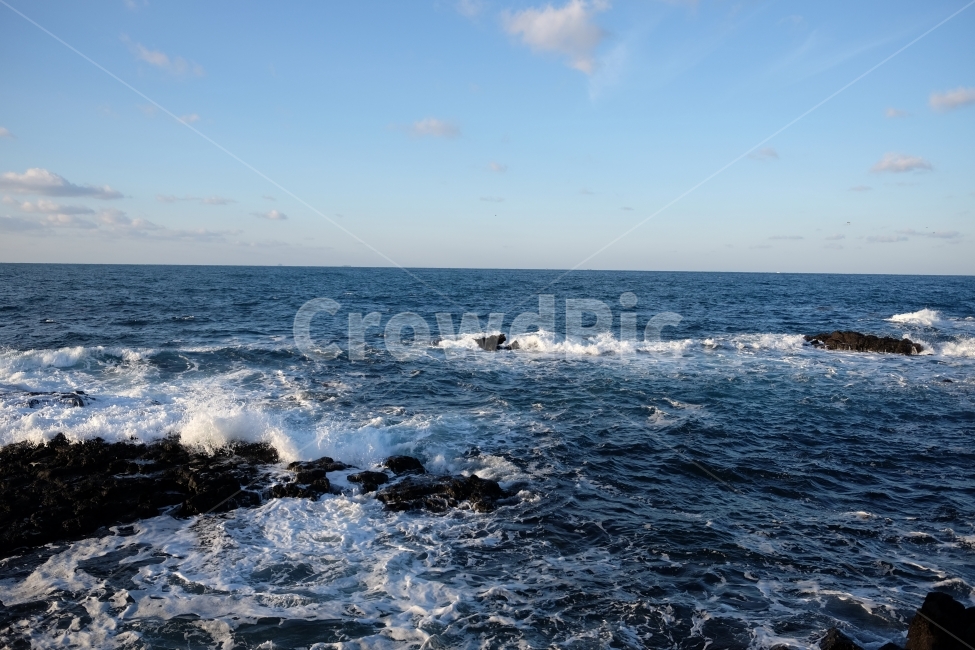 바다,파도,하늘,구름,자연,제주,해안도로,풍경,맑음,배경,자연,풍경,nature,landscape,한국자연풍경,한국자연경관,korea nature landscape,제주도,jeju,jeju island,outdoors,옥외,water,물,ocean,대양,sea