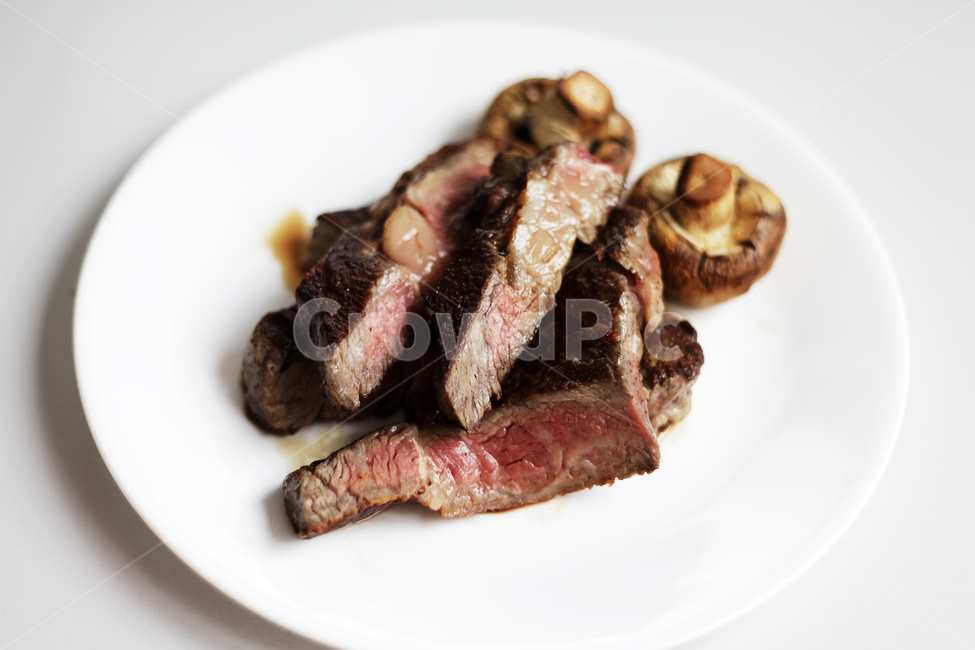 스테이크,쇠고기,beef,steak,미디엄레어,고기,meat,food,dish,음식,식재료,요리,food,cook,meal,dishes,food reserves